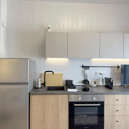 Amber & By Halu! سالونيك